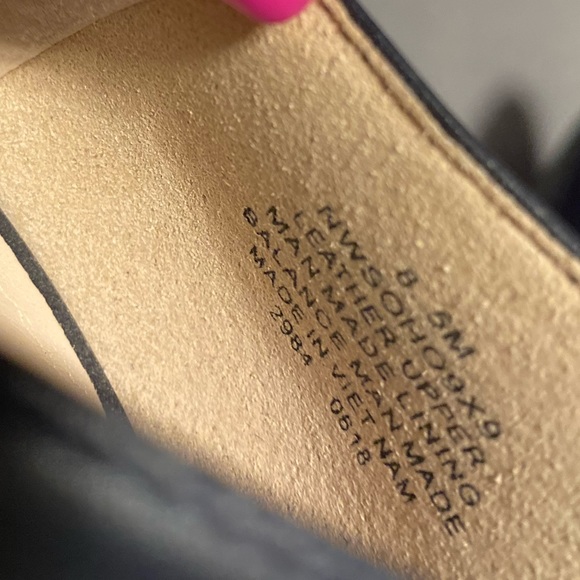 *SOLD* Nine West navy blue, 2.5 inch pumps - Picture 2 of 4